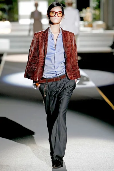 Look 16